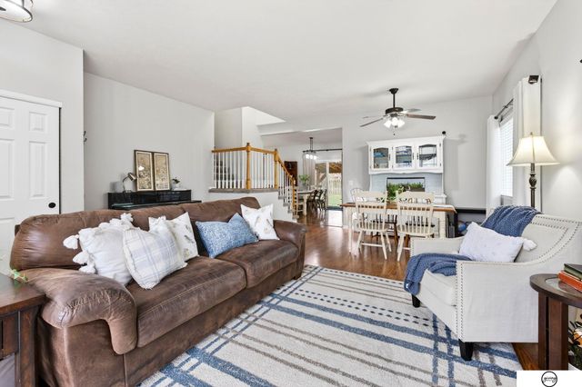 1003 Valleyview Drive, Papillion, NE 68046