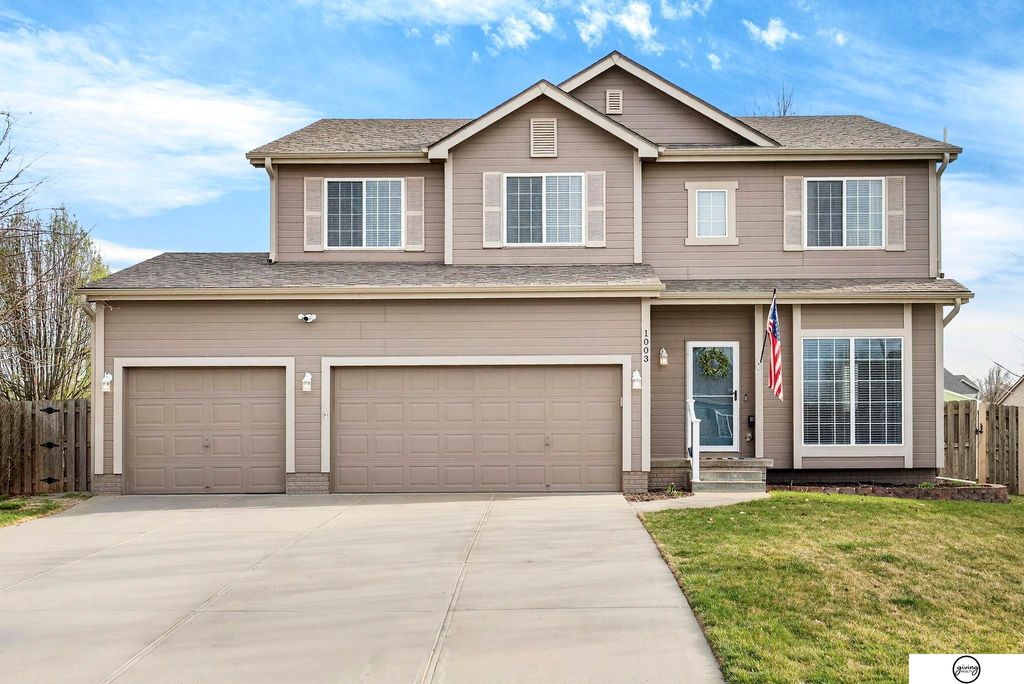 1003 Valleyview Drive, Papillion, NE 68046