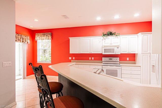 2215 Hawksridge DR 802, Naples, FL 34105