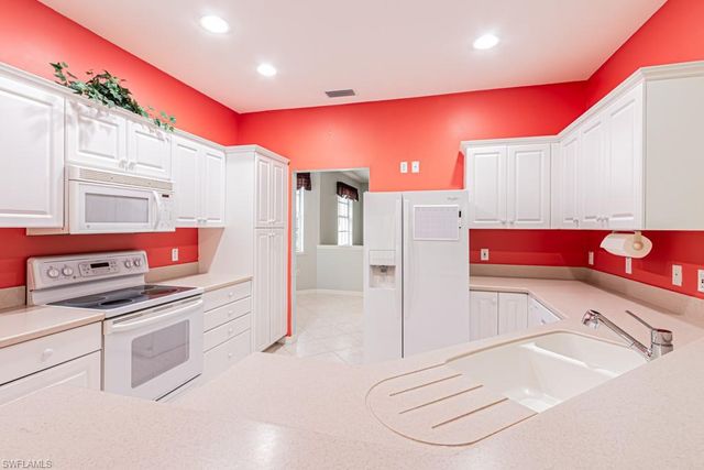 2215 Hawksridge DR 802, Naples, FL 34105
