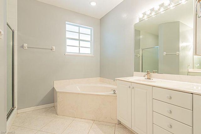 2215 Hawksridge DR 802, Naples, FL 34105