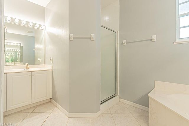 2215 Hawksridge DR 802, Naples, FL 34105