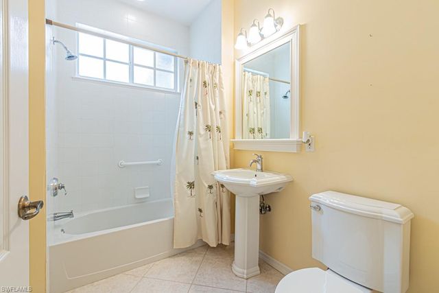 2215 Hawksridge DR 802, Naples, FL 34105