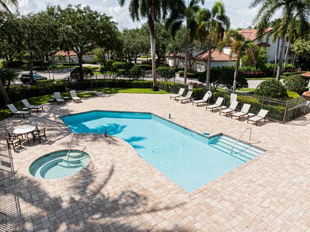 2215 Hawksridge DR 802, Naples, FL 34105