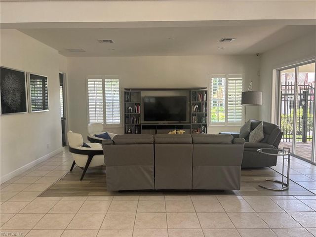 2215 Hawksridge DR 802, Naples, FL 34105