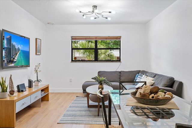 3522 NE 166TH Street 6, North Miami Beach, FL 33160