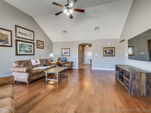 5295 E 144th Street North, Collinsville, OK 74021