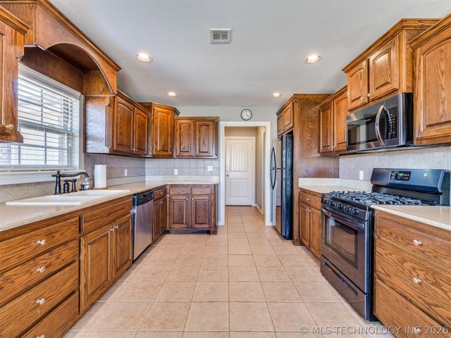 5295 E 144th Street North, Collinsville, OK 74021