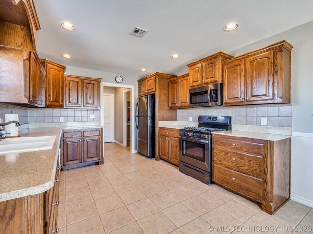 5295 E 144th Street North, Collinsville, OK 74021