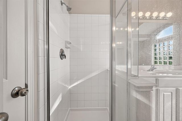 10707 Lyndon Meadows Drive, Houston, TX 77095