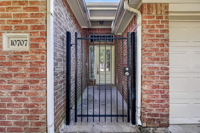 10707 Lyndon Meadows Drive, Houston, TX 77095