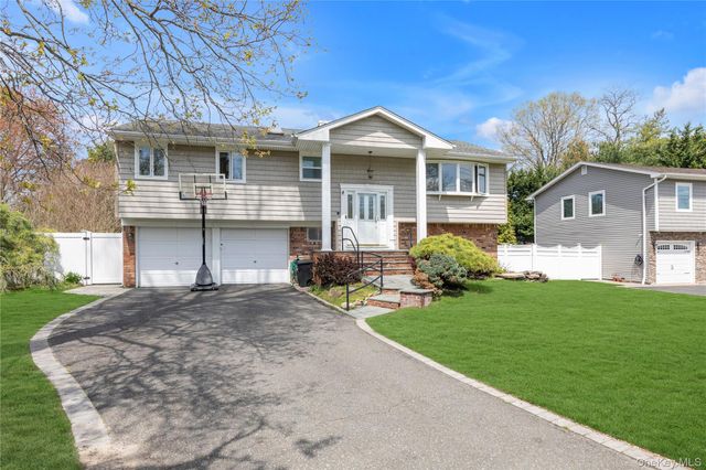 43 Florida Avenue, Commack, NY 11725