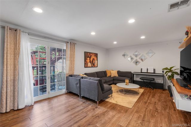 43 Florida Avenue, Commack, NY 11725