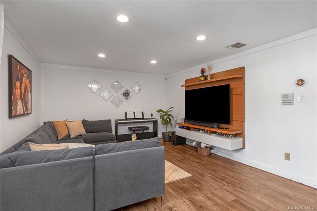 43 Florida Avenue, Commack, NY 11725