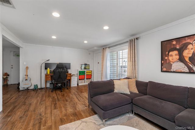 43 Florida Avenue, Commack, NY 11725