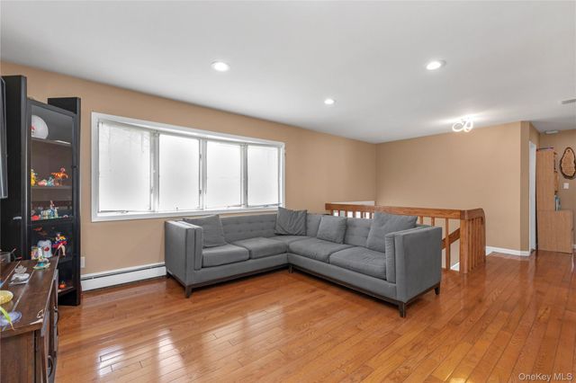 43 Florida Avenue, Commack, NY 11725