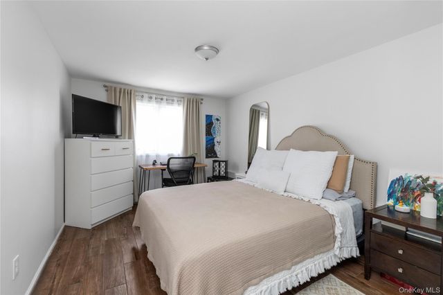 43 Florida Avenue, Commack, NY 11725