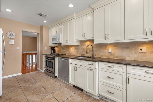 43 Florida Avenue, Commack, NY 11725