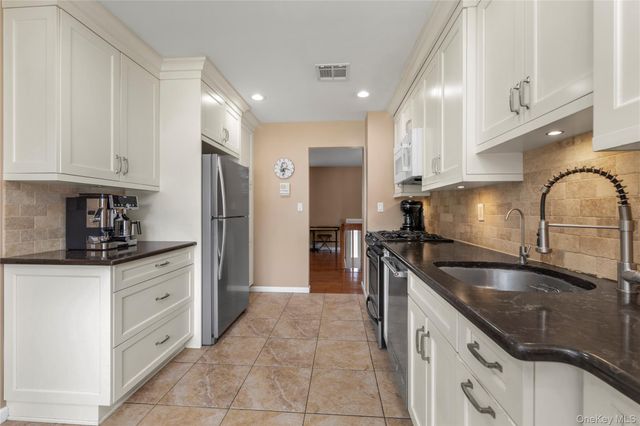 43 Florida Avenue, Commack, NY 11725