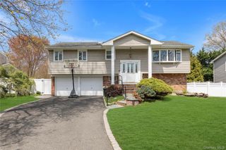 43 Florida Avenue, Commack, NY 11725