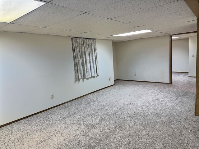 324 Victoria Rd, Newton, KS 67114