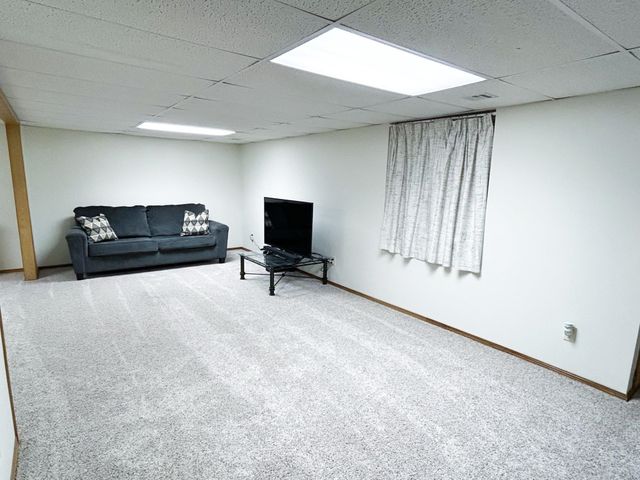 324 Victoria Rd, Newton, KS 67114