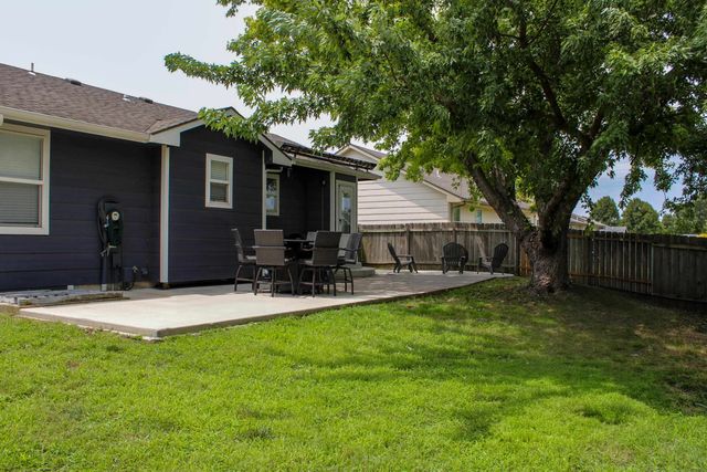 324 Victoria Rd, Newton, KS 67114