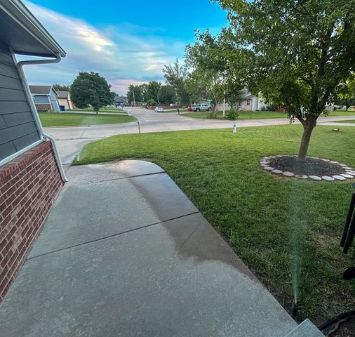 324 Victoria Rd, Newton, KS 67114