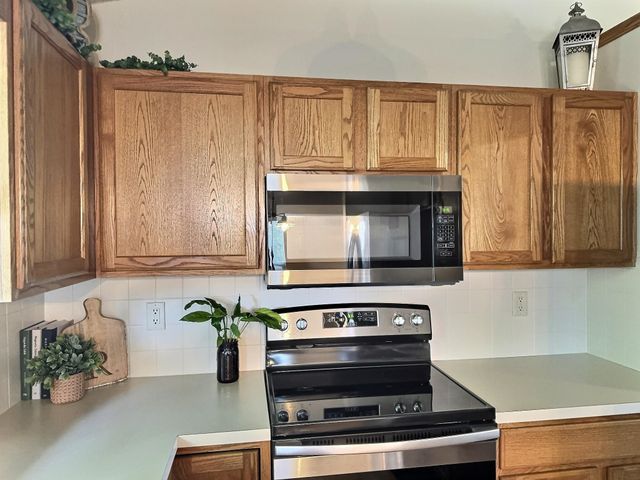 324 Victoria Rd, Newton, KS 67114