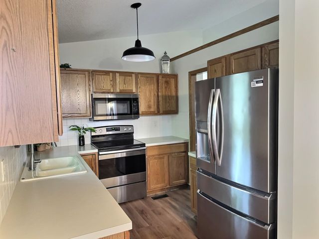 324 Victoria Rd, Newton, KS 67114