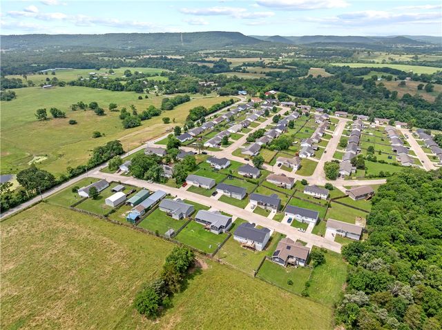 201 Paradise Heights Drive, Berryville, AR 72616