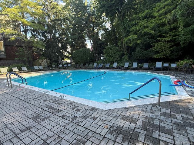 2 fountain lane 2e, Scarsdale, NY 10583