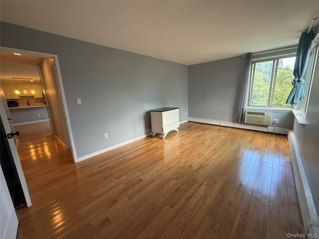 2 fountain lane 2e, Scarsdale, NY 10583