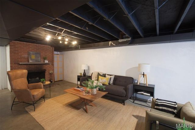 11830 E Concord Road, St Louis, MO 63128