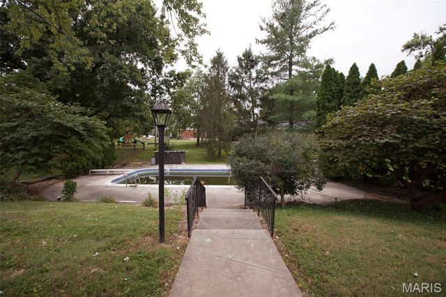 11830 E Concord Road, St Louis, MO 63128