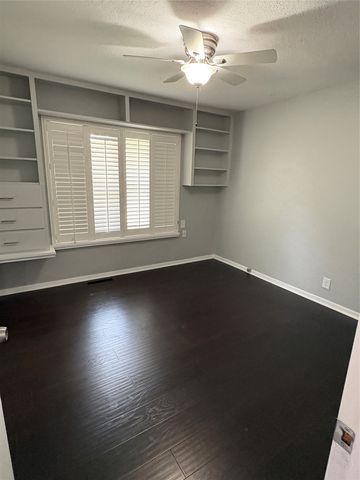 302 Van Rowe Avenue, Duncanville, TX 75116