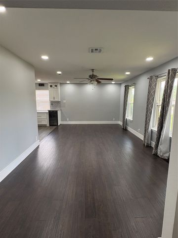 302 Van Rowe Avenue, Duncanville, TX 75116