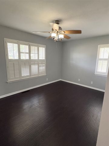 302 Van Rowe Avenue, Duncanville, TX 75116