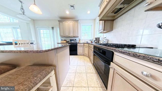 203 CYNWYD DR, Absecon, NJ 08201