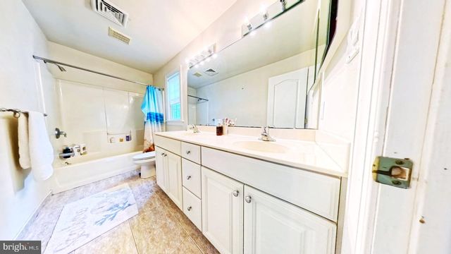 203 CYNWYD DR, Absecon, NJ 08201