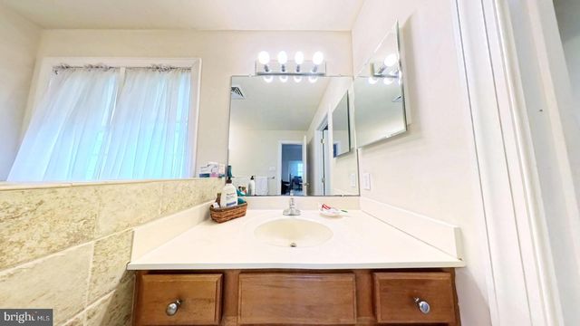 203 CYNWYD DR, Absecon, NJ 08201
