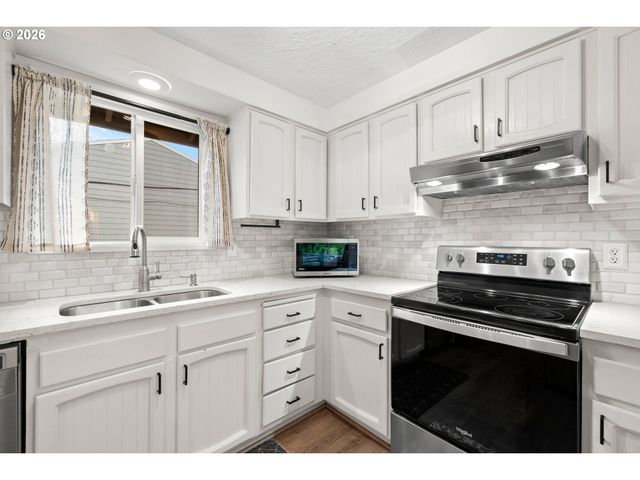 105 Se 165TH Ave, Portland, OR 97233