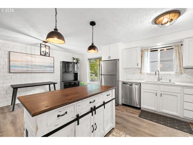 105 Se 165TH Ave, Portland, OR 97233