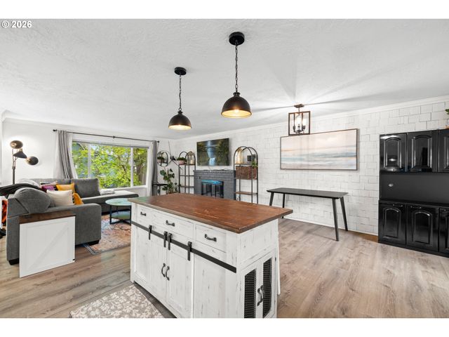 105 Se 165TH Ave, Portland, OR 97233