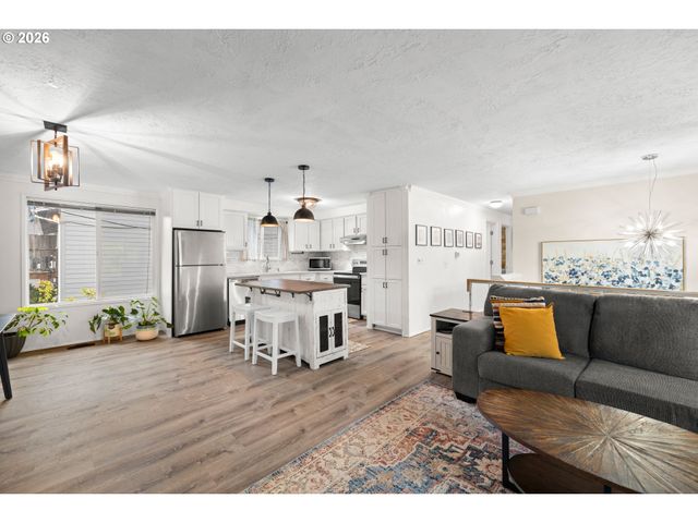 105 Se 165TH Ave, Portland, OR 97233