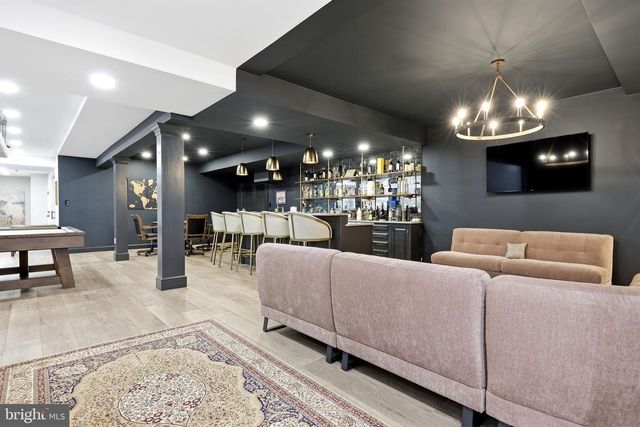 7 WOODLAND RD, Newtown, PA 18940