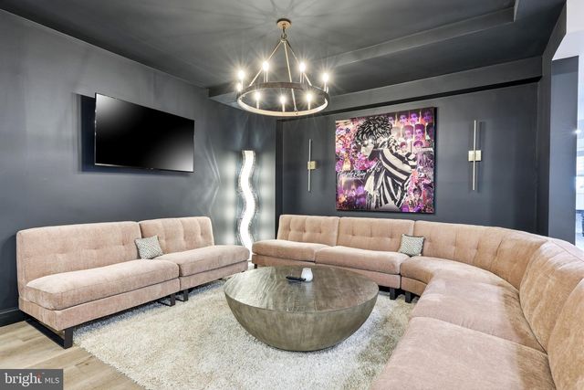 7 WOODLAND RD, Newtown, PA 18940