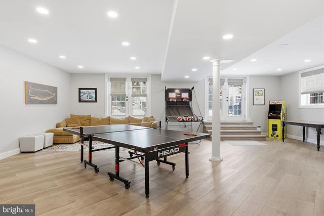 7 WOODLAND RD, Newtown, PA 18940