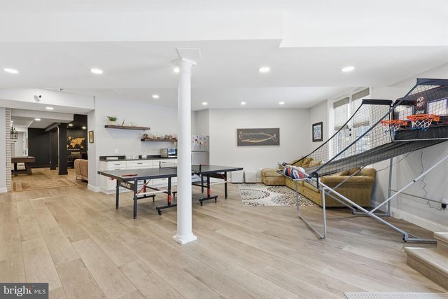 7 WOODLAND RD, Newtown, PA 18940