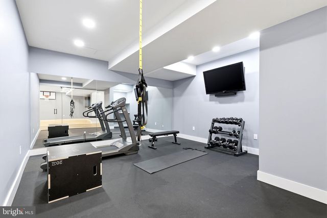 7 WOODLAND RD, Newtown, PA 18940